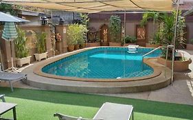 Mai Thai Guest House  2*